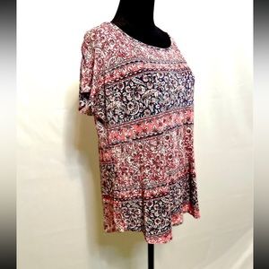 Women’s keyhole printed top